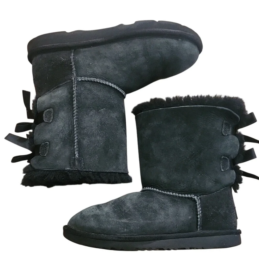 UGG Kids‎ Bailey Bow Classic Short Black Size 4 Girly Shearling Boot Warm Cozy